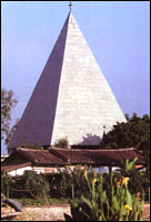 金字塔型的教堂