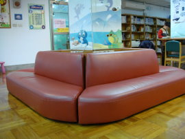 兒童圖書室舒適的座椅