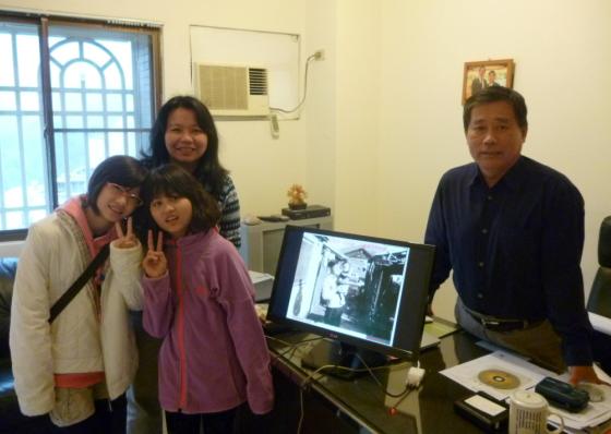 在四四南村文史工作室和陳慶祥先生合照