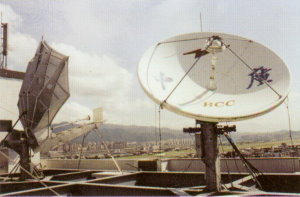 The satellite antenna and the microwave transmission system at  Songjiang Road  are responsible for the program transmission for the primary 11 transmission bases (including Jinmen
Station). 