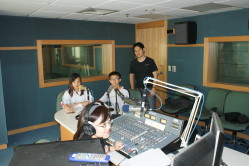 Radio program topic V Wun DeElementary School and WunDe Broadcasting Explore Team (chinese and English)  Homepage Flash use