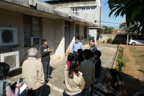 The principal leading the team and visiting Fengyuan Relay Station; Director You-cheng Yang hosted and explained things