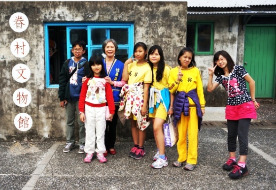 Aunt Luo, a volunteer guide, was requested to give us a guide tour. 