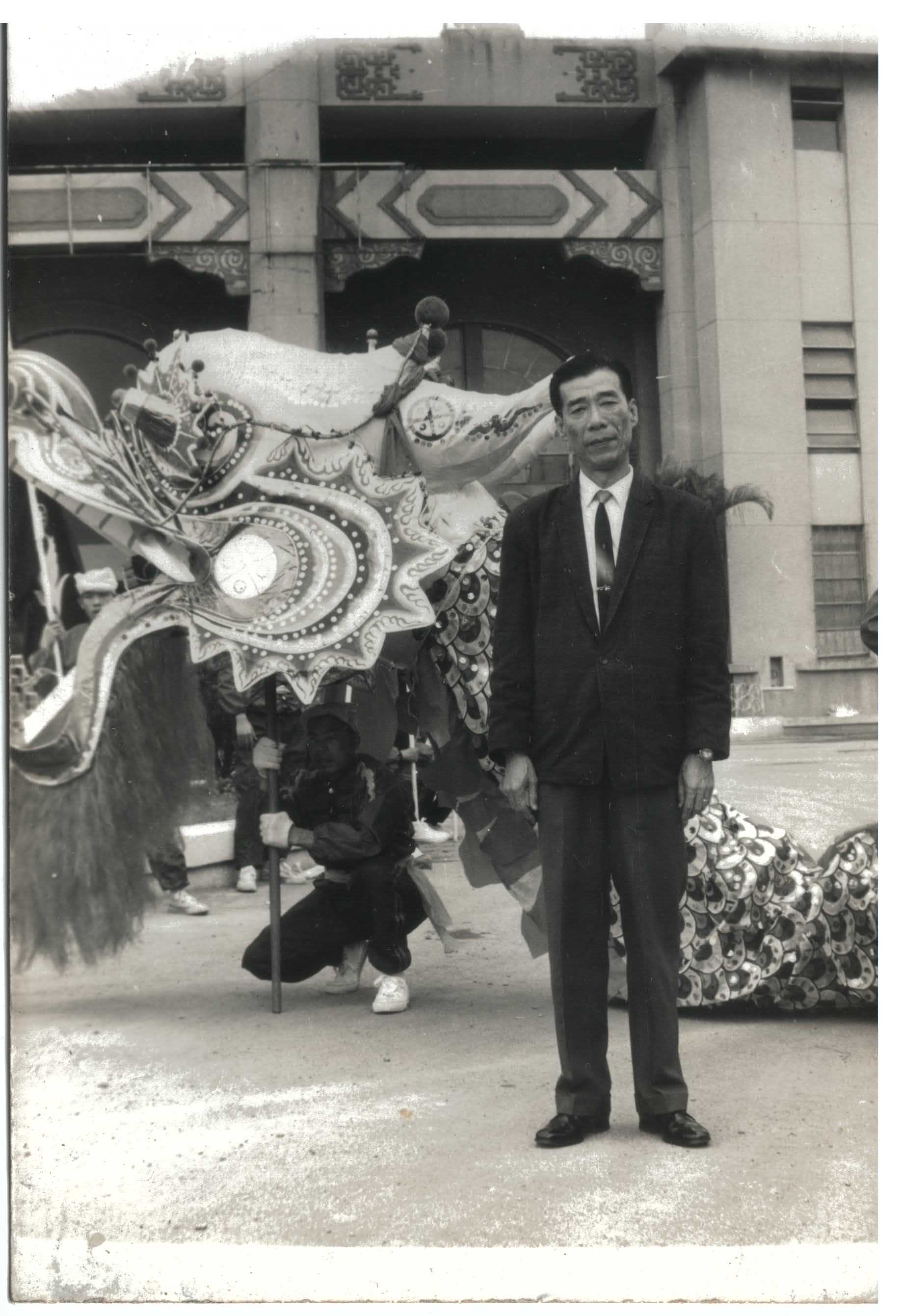 Weixuan’s great grandfather in front of the Si-Si Dragon