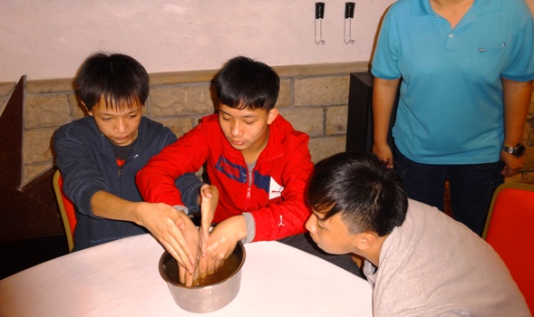 "Making ice jelly by ourselves."